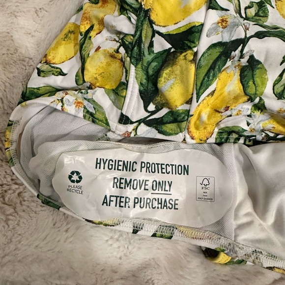 Nip Tuck Joanne One Piece Swimsuits- Size 6 - Picture 5 of 15